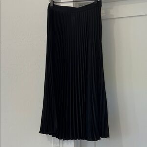 H&M Black A-Line Pleated Skirt
